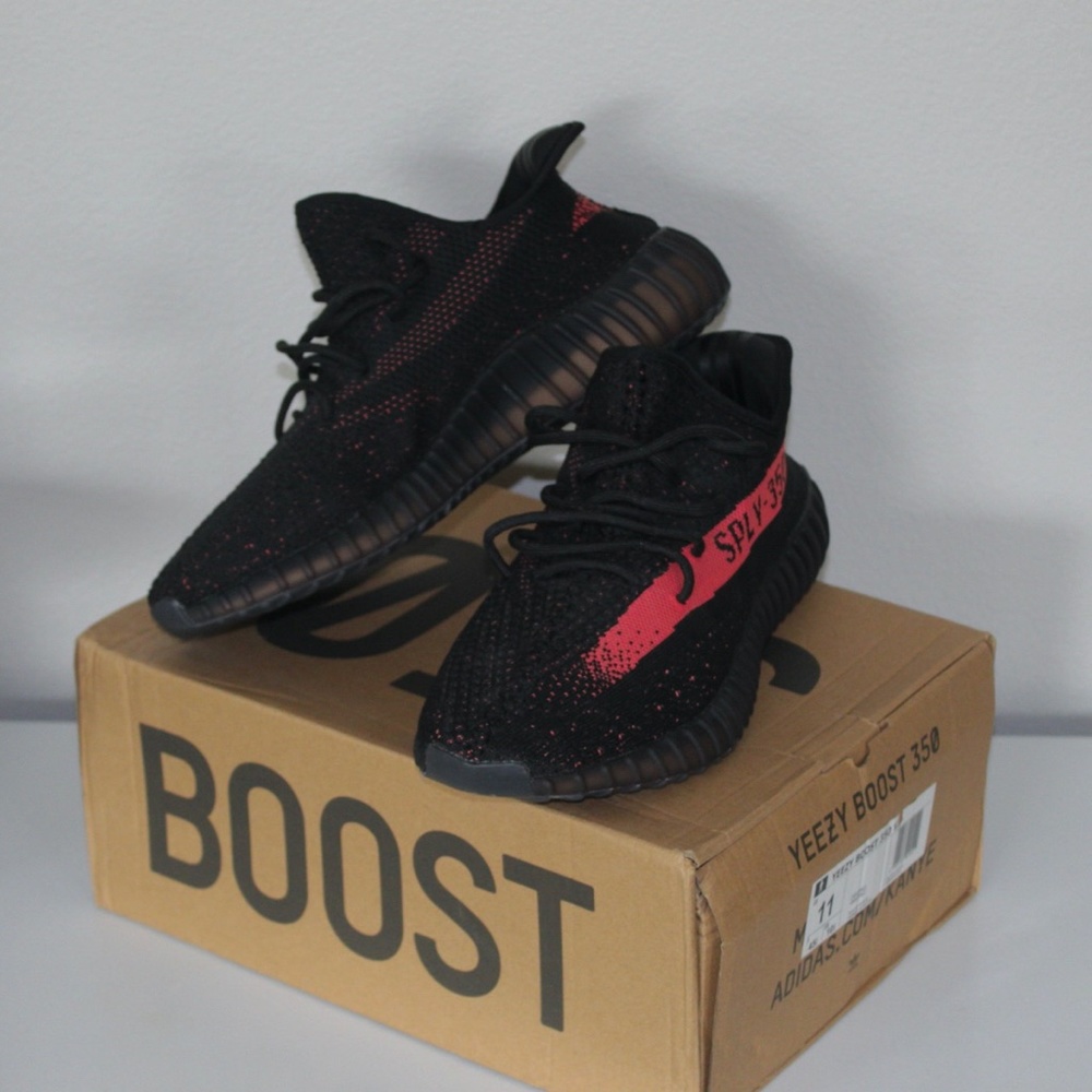 !!!SOLD!!!   YEEZY BOOST 350 V2 "RED".